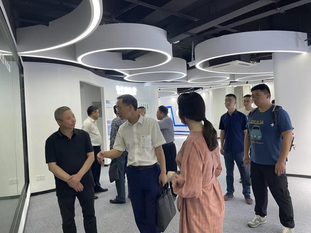 鷹潭市市委常委、副市長(zhǎng)王雄一行蒞臨健培科技考察調(diào)研